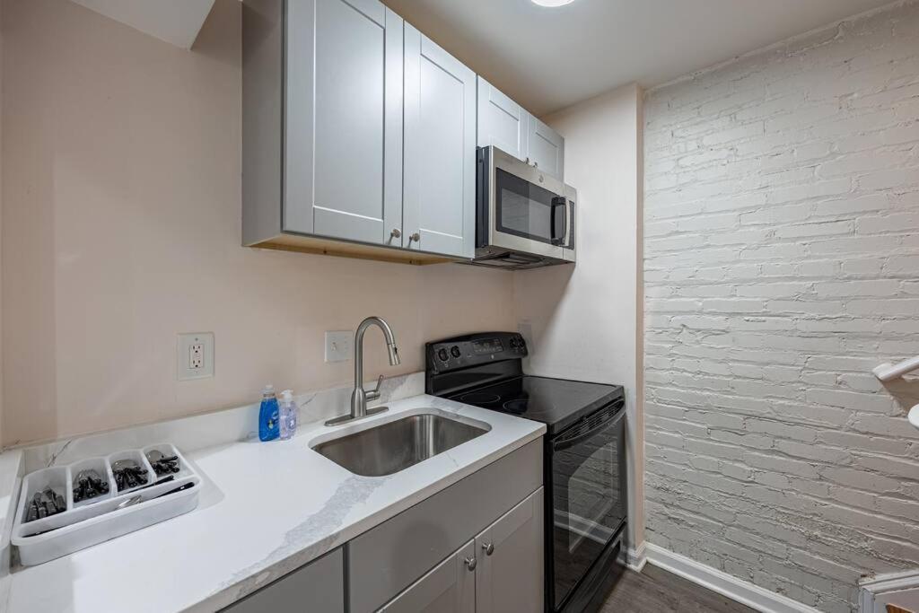 Updated 2Br Apartment With Free Parking In Dc Washington Exterior photo