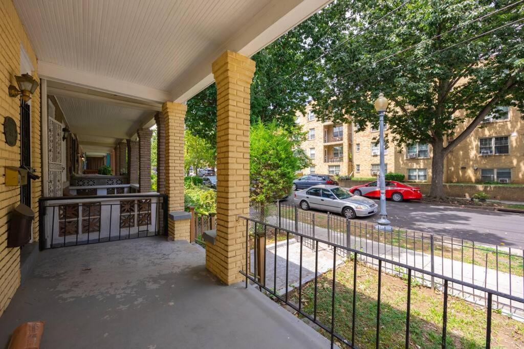 Updated 2Br Apartment With Free Parking In Dc Washington Exterior photo